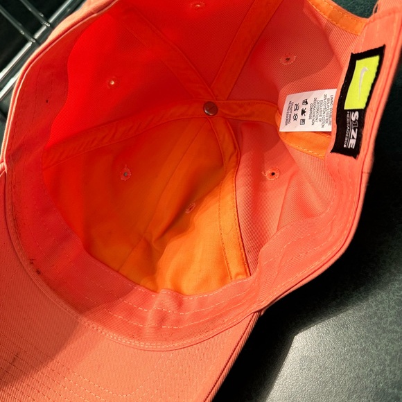 Nike hat - Picture 2 of 2